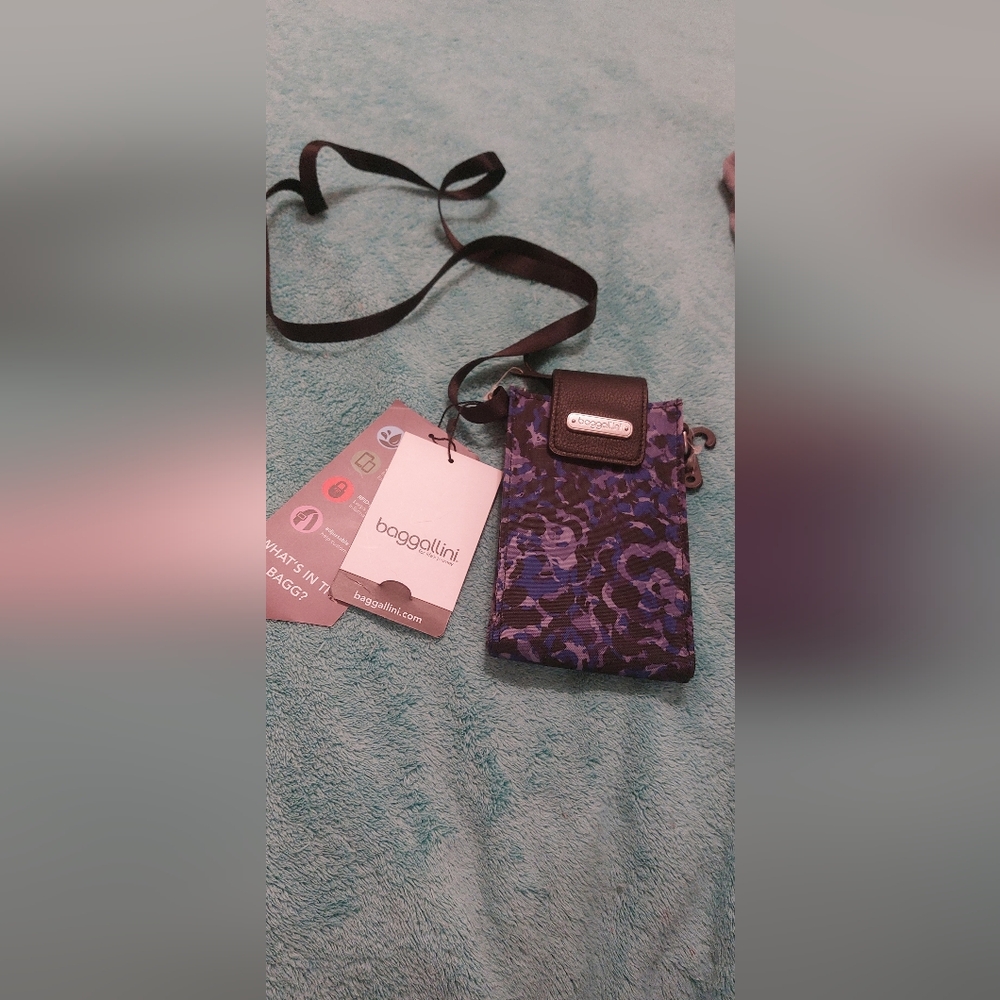 New With Tags Baggallini Phone Case With Strap